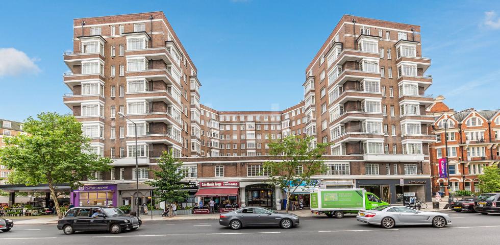 			LARGE 3 / 4 BED! , 4 Bedroom, 1 bath, 1 reception Flat			 Park Road, BAKER STREET